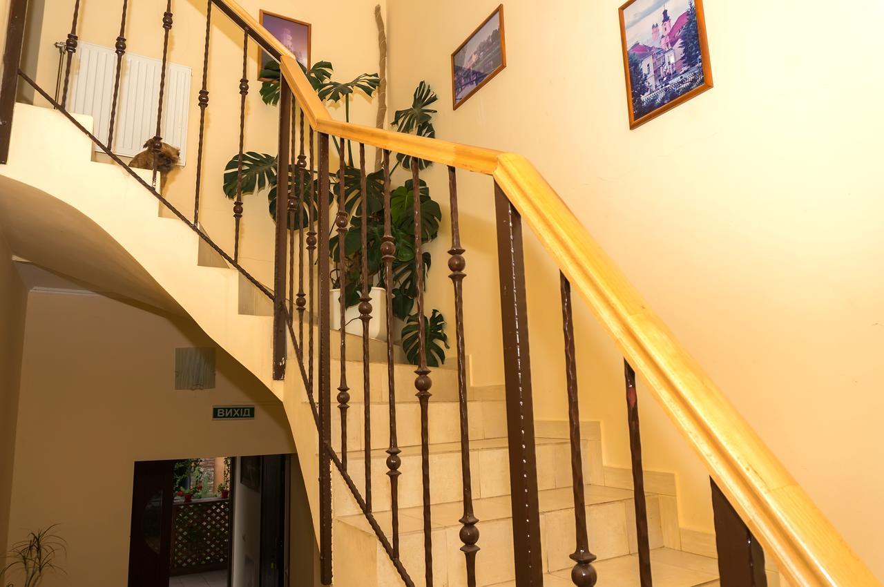 Hotel Кімнати В Центрі Użhorod Zewnętrze zdjęcie