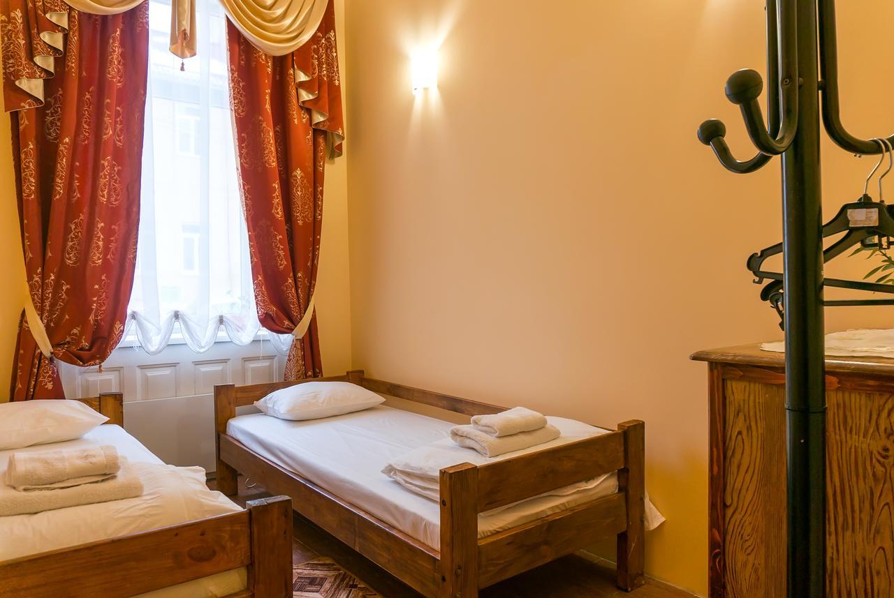 Hotel Кімнати В Центрі Użhorod Zewnętrze zdjęcie