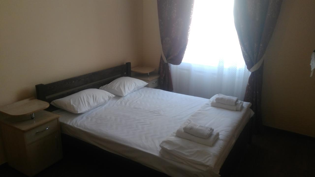 Hotel Кімнати В Центрі Użhorod Zewnętrze zdjęcie